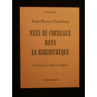 Nuée de corbeaux dans la bibliothèque